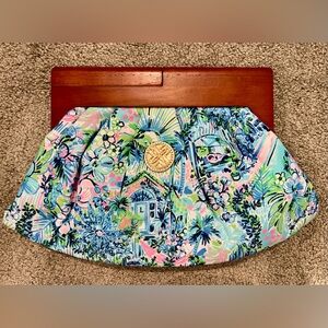 New Lilly Pulitzer Exclusive 65th Anniversary House Print Bermuda Clutch Purse.